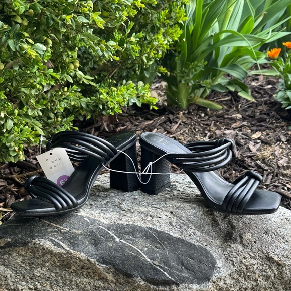 A New Day Women's Black Ania Mule Heel sandals NWT 6.5 - Picture 4 of 6
